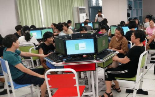 提升信息技術 助力專業(yè)成長——教師校本培訓之希沃課件制作與使用專題研修